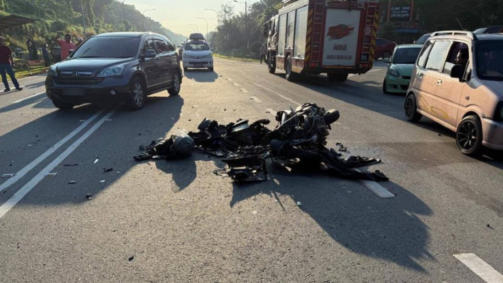 Motorcyclist Dies in a Four-Vehicle Accident at Felda Penggeli